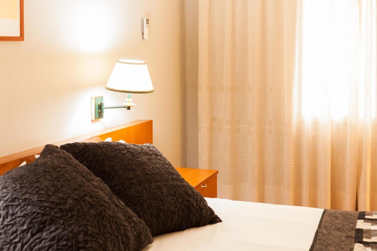 Hostal Restaurant Roma Cubells 외부 사진