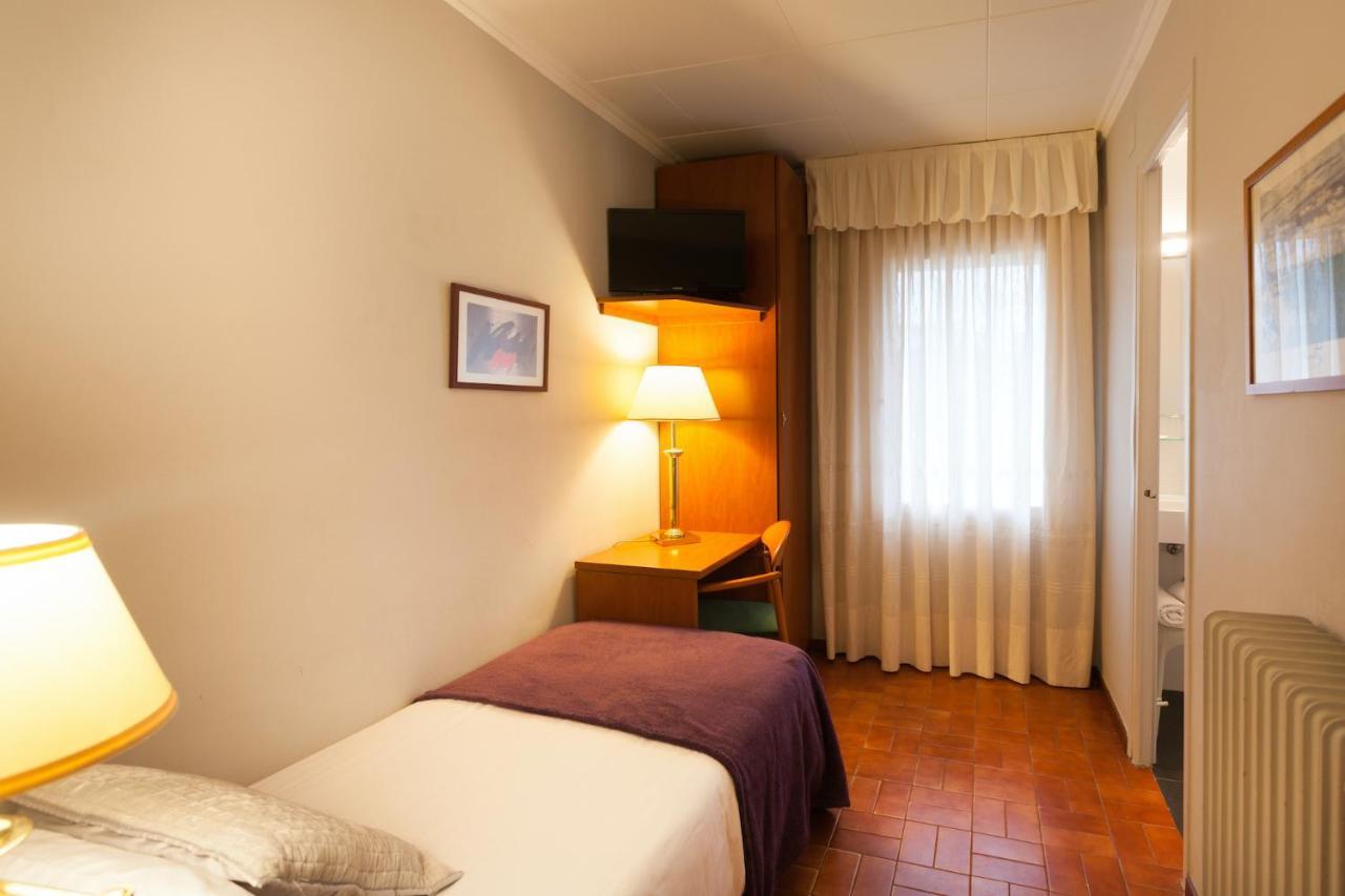Hostal Restaurant Roma Cubells 외부 사진